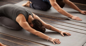 5 Yoga-Übungen für einen flachen Bauch: Effektive Methoden zur Stärkung der Bauchmuskeln